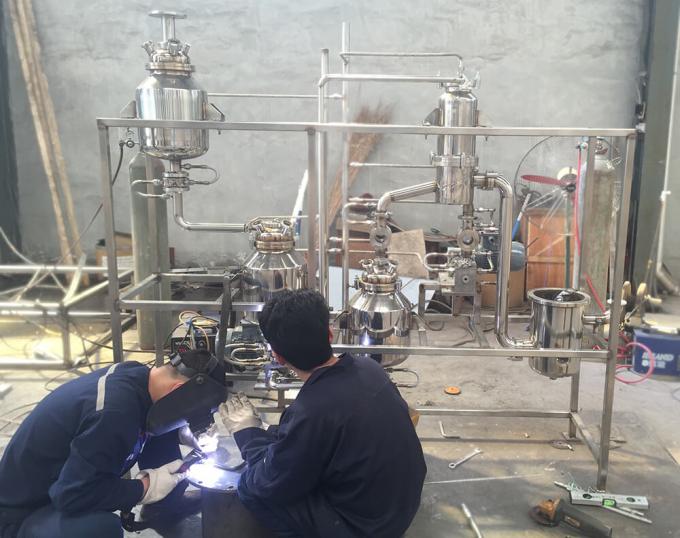 latest company news about Welcome USA Molecular Distillation Equipment Customer Visit  3